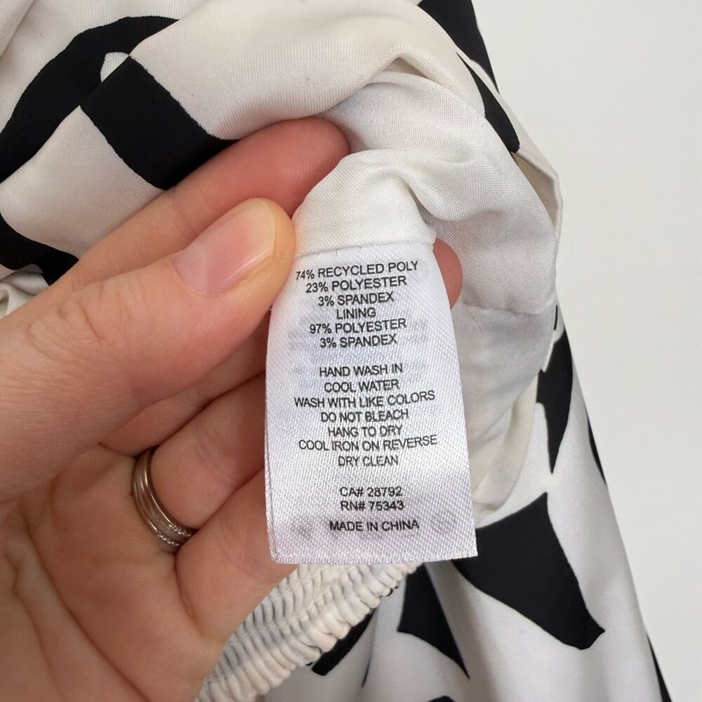 Caroline Constas Black and White Tropical Geometric Keyhole Cut Out Blouse Large - Picture 4 of 6